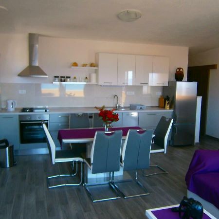 Apartment Willy Komiza Bagian luar foto