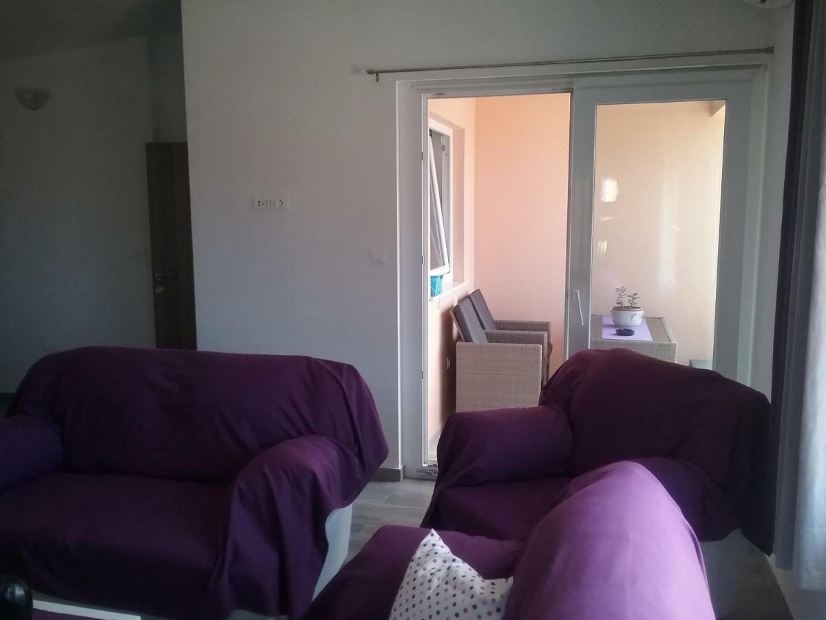 Apartment Willy Komiza Bagian luar foto