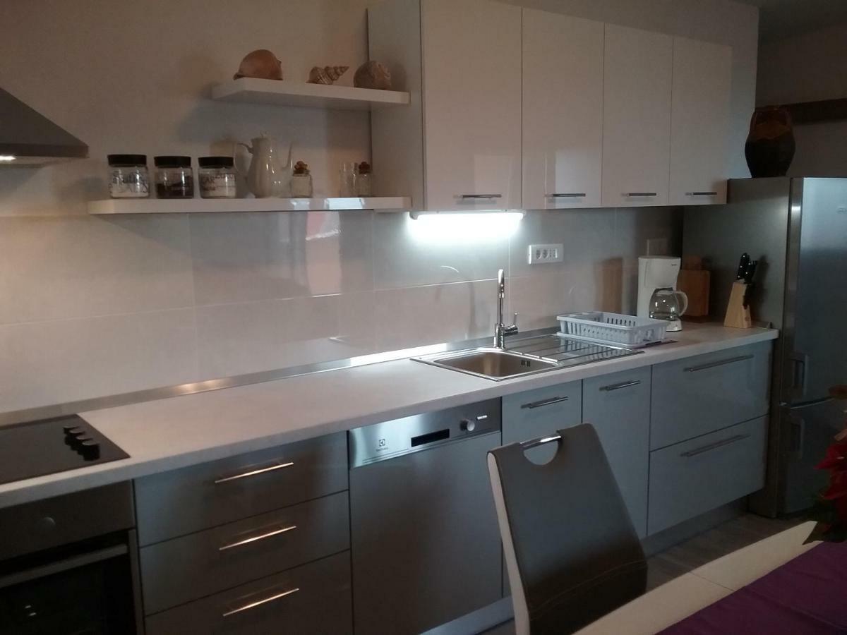 Apartment Willy Komiza Bagian luar foto