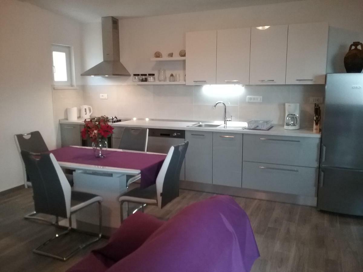 Apartment Willy Komiza Bagian luar foto