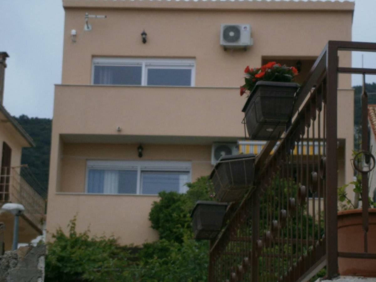 Apartment Willy Komiza Bagian luar foto