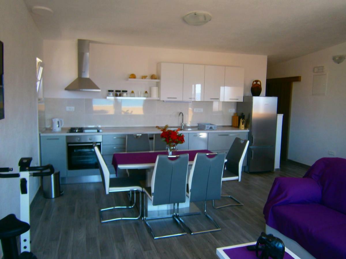 Apartment Willy Komiza Bagian luar foto